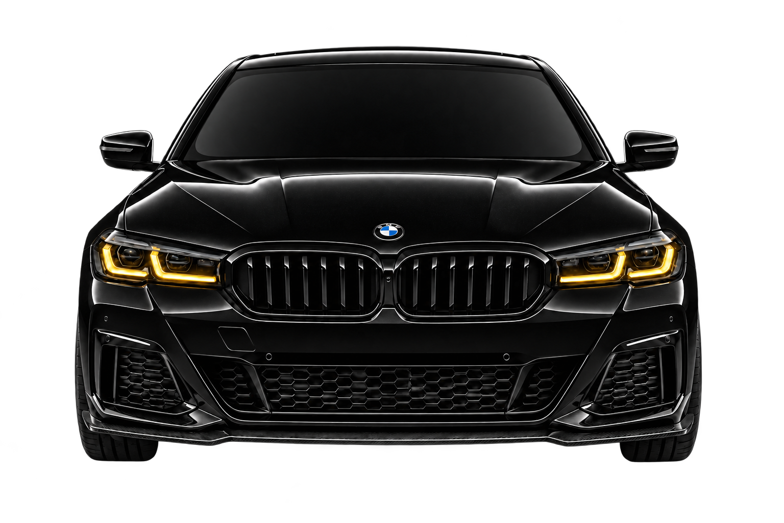 Чёрный BMW G30 с жёлтыми фарами в тёмной студии